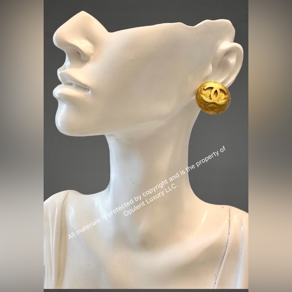 167 Chanel Cocomark Round Earring  with Box - Picture 2 of 5